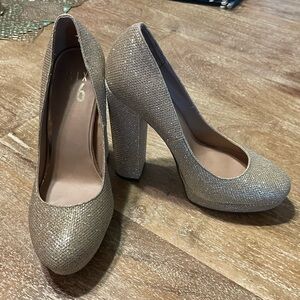 Brand New Mix No. 6 Gold glitter Platform Pumps size 6